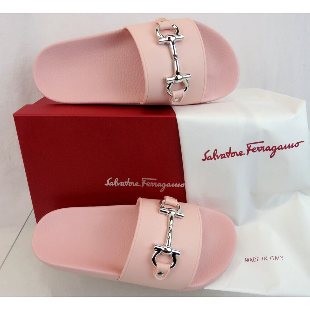 NIB FERRAGAMO GROOVY 11 PINK RUBBER SILVER GANCINI BIT LOGO SANDALS SLIDES 8 M
